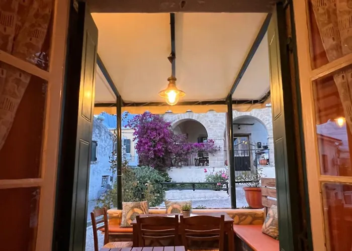 בית נופש The House With The Arches Sfakerá