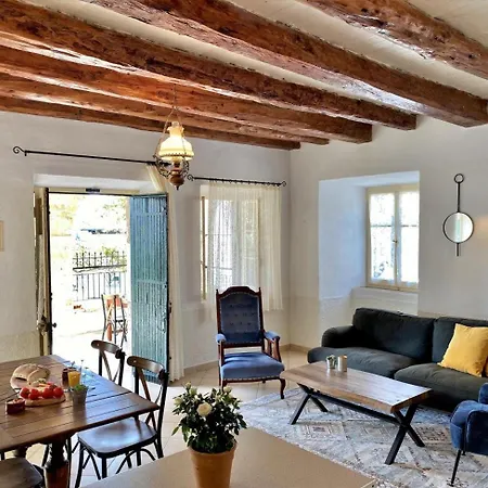 The House With The Arches *