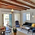 The House With The Arches *