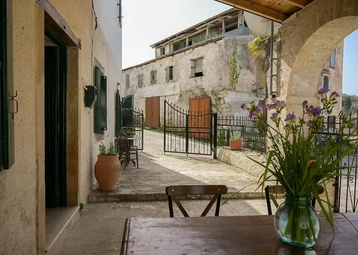 The House With The Arches *